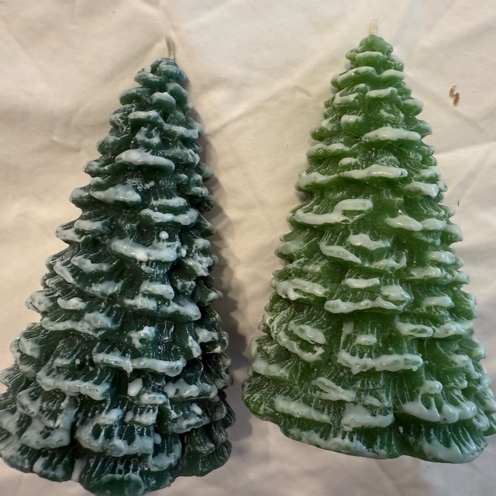 Green and White Holiday Tree Candles